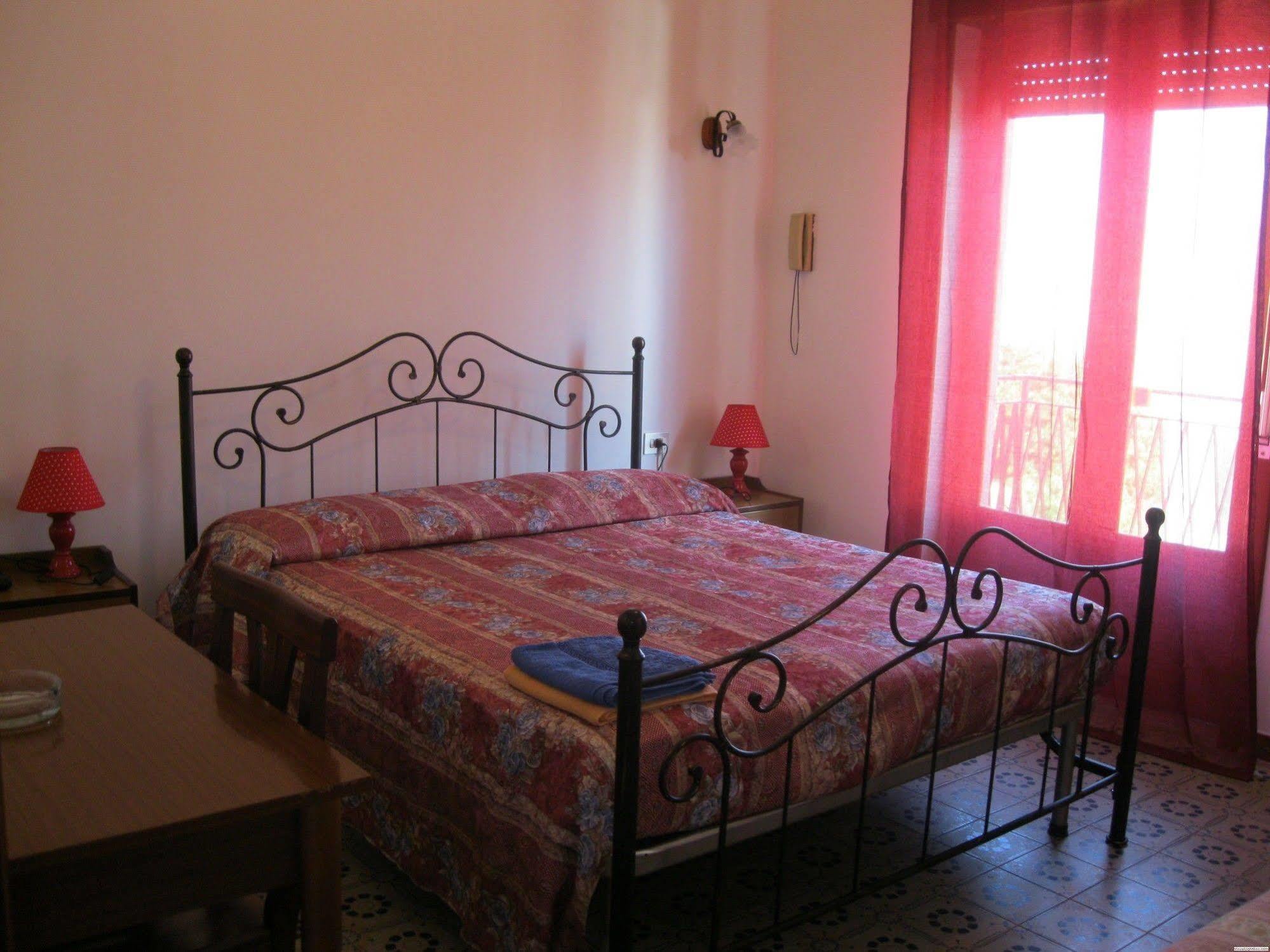 Hotel California Milazzo Eksteriør billede