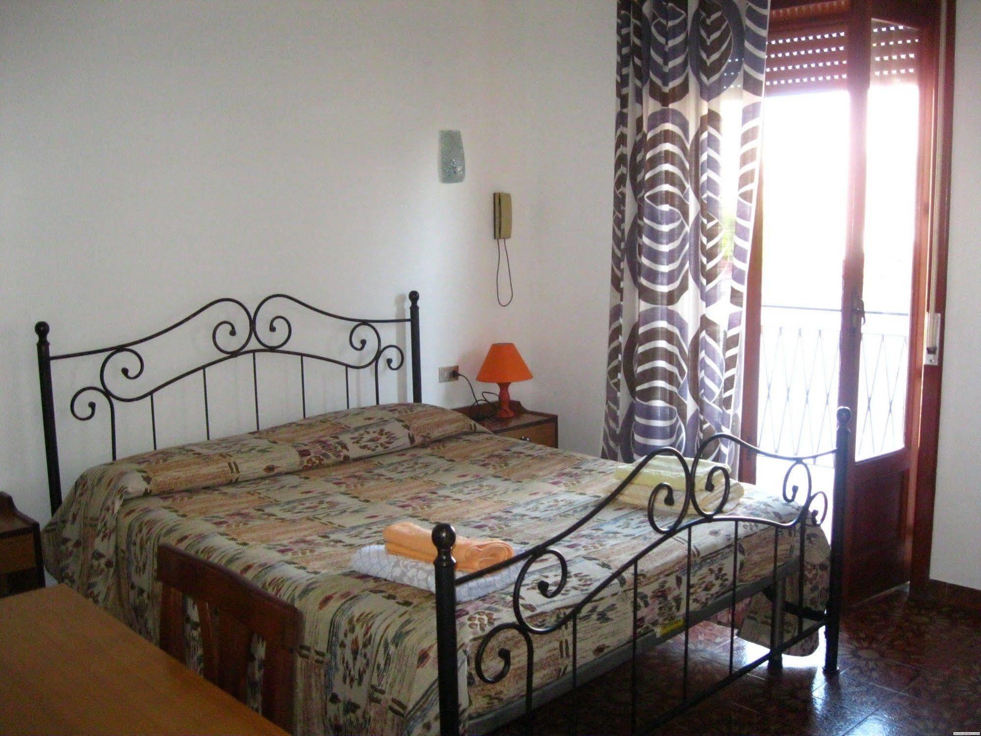 Hotel California Milazzo Eksteriør billede